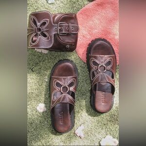 NWOB DELIA’S Brown Floral Platform Slides